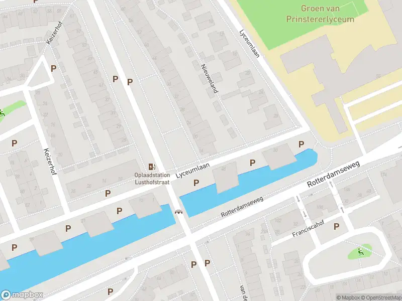 Ambulance met grote spoed naar de Lusthofstraat in Vlaardingen