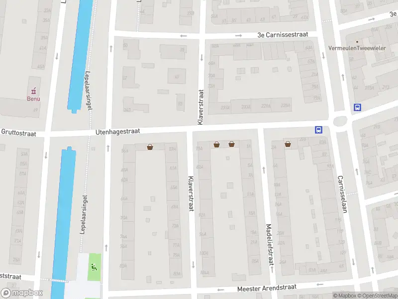 Ambulance met grote spoed naar de Klaverstraat in Rotterdam