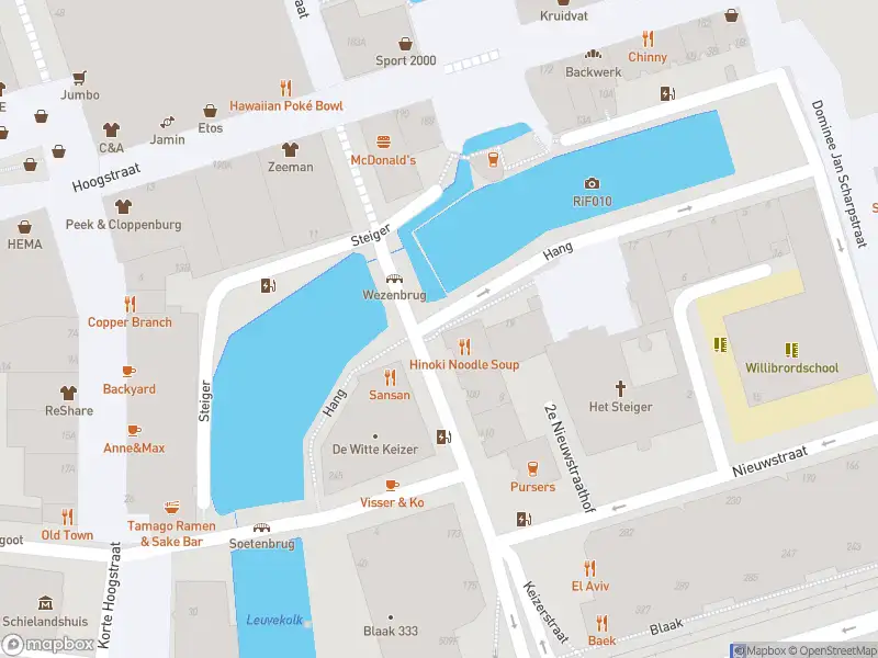 Ambulance met gepaste spoed naar de Keizerstraat in Rotterdam