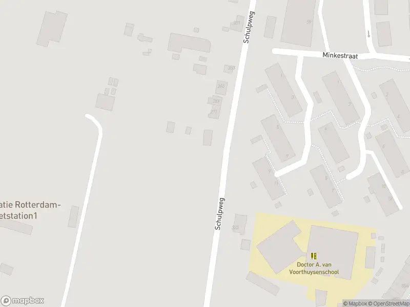 Ambulance met gepaste spoed naar de Schulpweg in Rotterdam