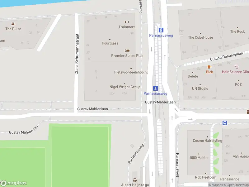 Ambulance met gepaste spoed naar de Clara Schumannstraat in Amsterdam