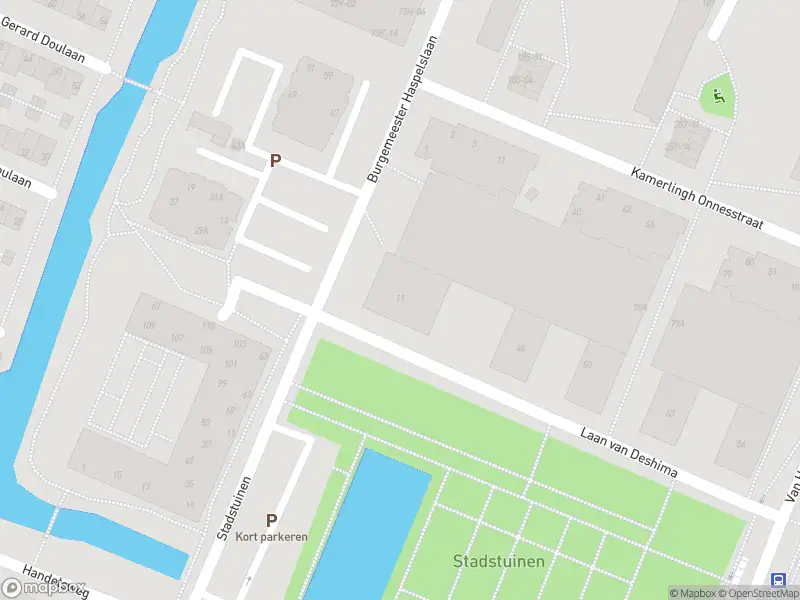 Ambulance met grote spoed naar de Laan van Deshima in Amstelveen