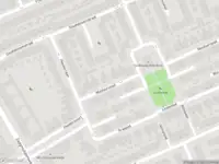 Brandweer met grote spoed naar de Irislaan in Groningen vanwege voertuigbrand