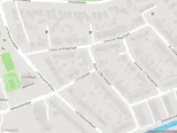 Ambulance met grote spoed naar de Diepenbroickpark in Weesp