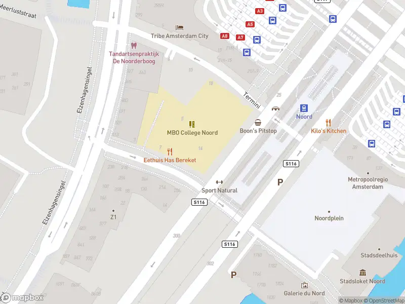 Ambulance met grote spoed naar de Gare du Nord in Amsterdam