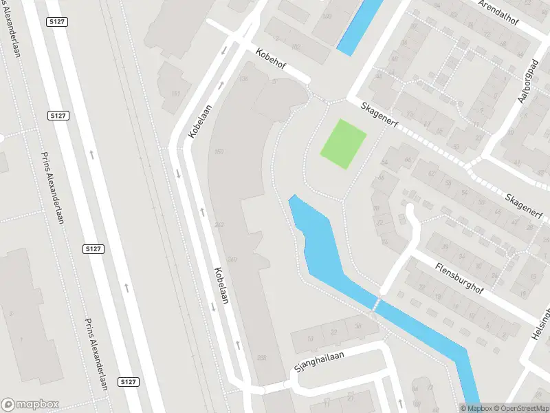 Ambulance met grote spoed naar de Kobelaan in Rotterdam