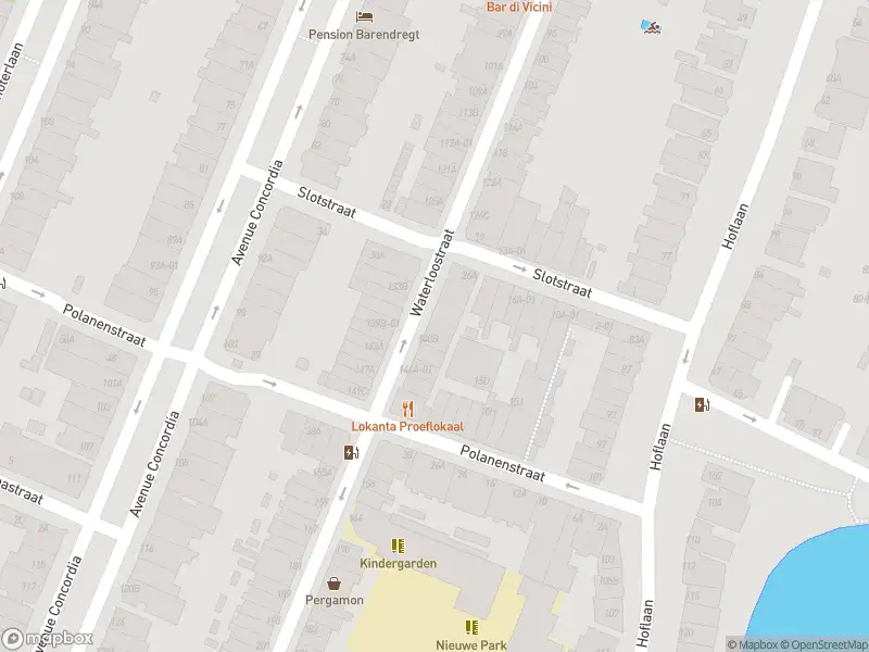 Ambulance met grote spoed naar de Waterloostraat in Rotterdam