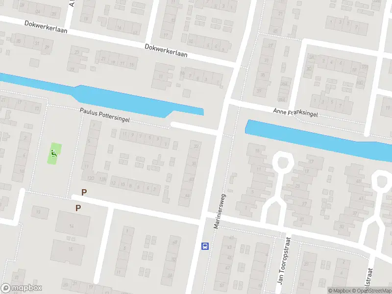 Ambulance met gepaste spoed naar de Mariniersweg in Oud-Beijerland