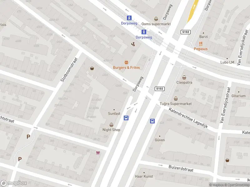 Ambulance met grote spoed naar de Dorpsweg in Rotterdam