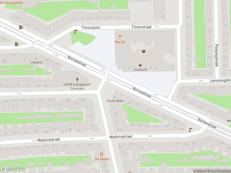 Ambulance met gepaste spoed naar de Madurastraat in Amsterdam