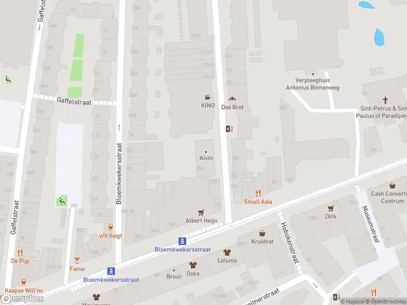 Ambulance met grote spoed naar de Gouvernestraat in Rotterdam