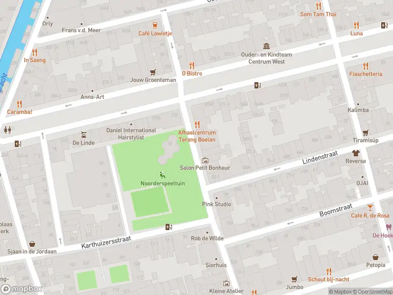 Ambulance met grote spoed naar de Tweede Lindendwarsstraat in Amsterdam