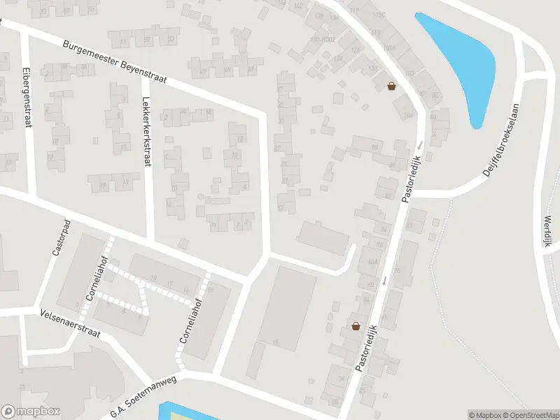 Ambulance met gepaste spoed naar de Burgemeester Beyenstraat in Pernis Rotterdam