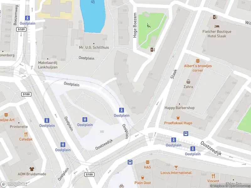 Ambulance met gepaste spoed naar de Oostplein in Rotterdam