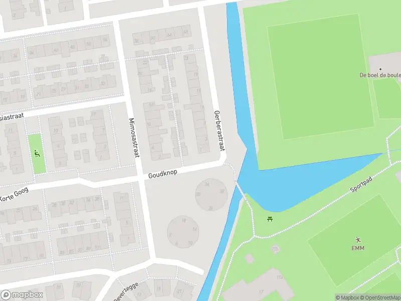 Ambulance met gepaste spoed naar de Gerberastraat in Roelofarendsveen