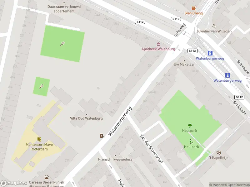 Ambulance met grote spoed naar de Walenburgerweg in Rotterdam