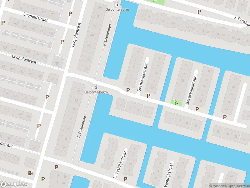 Ambulance met gepaste spoed naar de Bordewijkstraat in Alkmaar