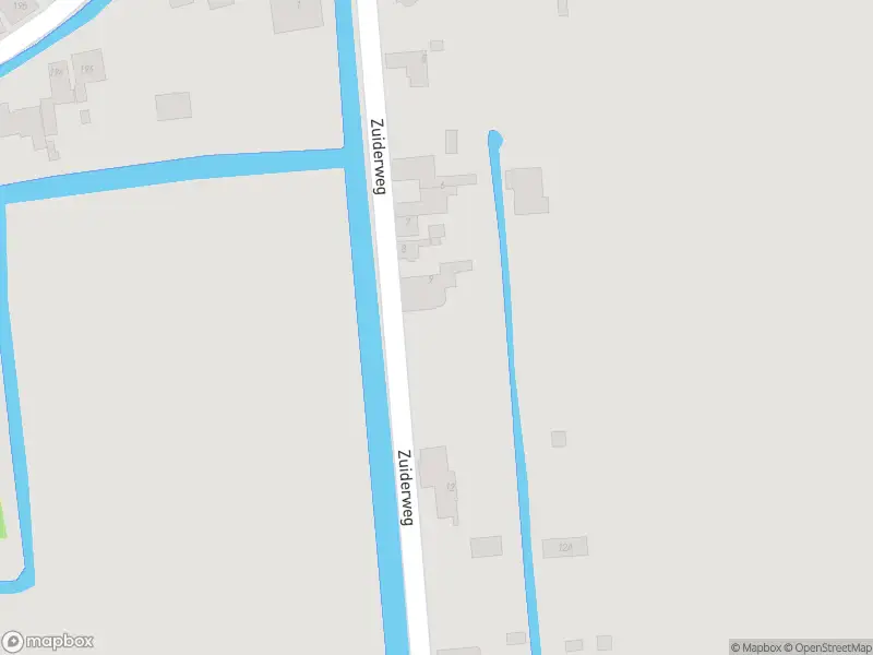 Ambulance met grote spoed naar de Zuiderweg in Opperdoes