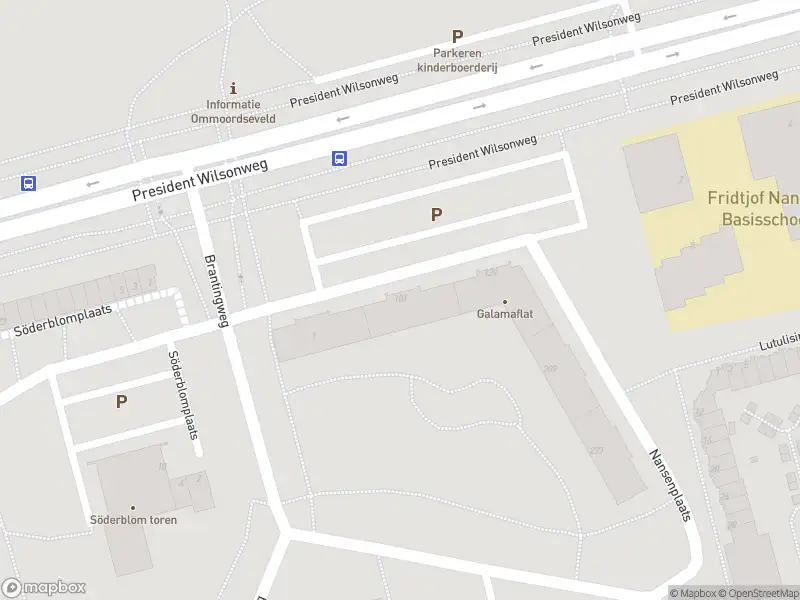 Ambulance met grote spoed naar de Nansenplaats in Rotterdam