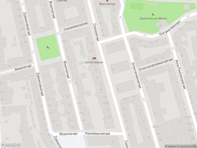 Ambulance met grote spoed naar de Coolsestraat in Rotterdam