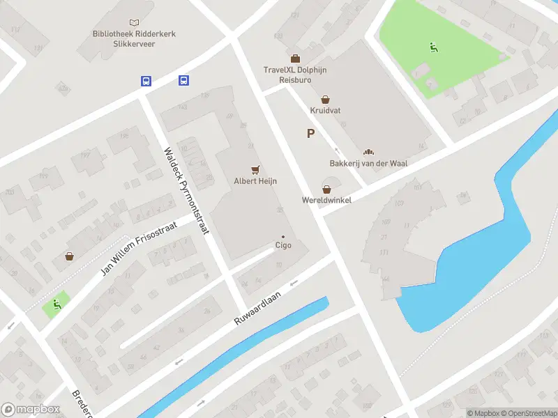 Ambulance met grote spoed naar de Dillenburgplein in Ridderkerk