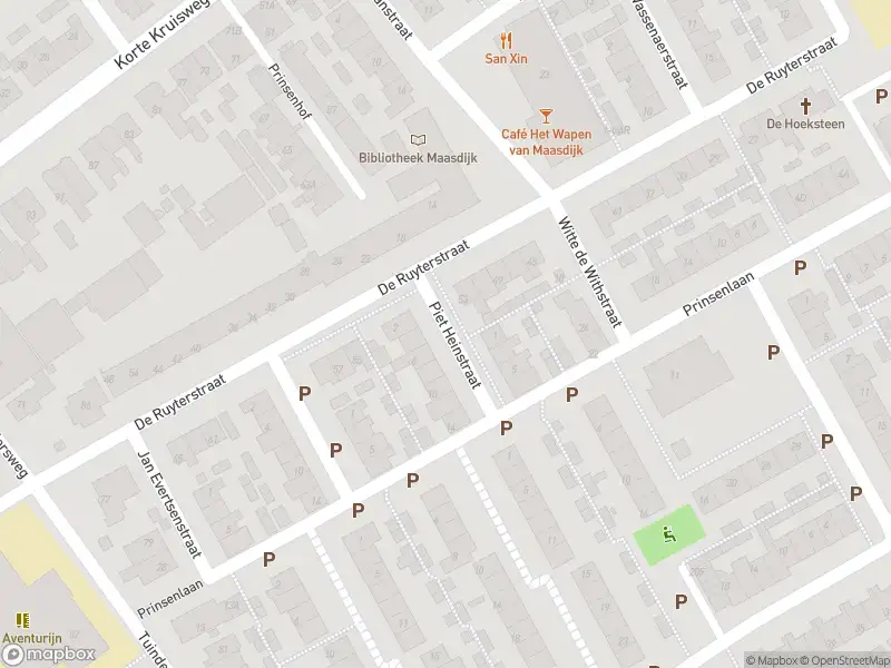 Ambulance met grote spoed naar de Piet Heinstraat in Maasdijk