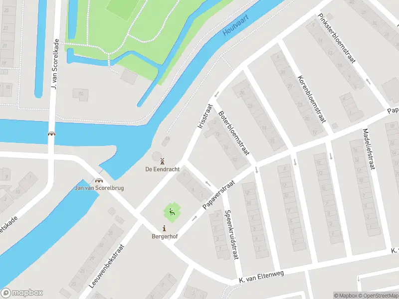 Ambulance met gepaste spoed naar de Irisstraat in Alkmaar