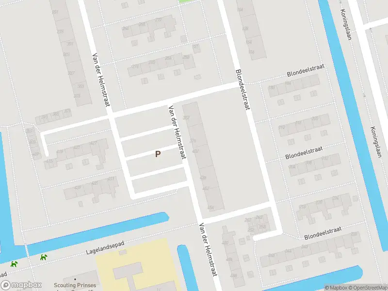 Ambulance met grote spoed naar de Van der Helmstraat in Rotterdam