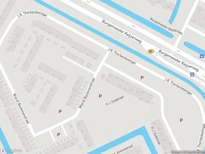 Ambulance met gepaste spoed naar de P.J. Oudstraat in Papendrecht