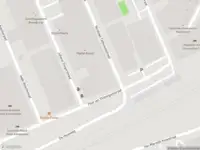 Ambulance met grote spoed naar de Paul van Vlissingenstraat in Amsterdam