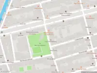 Ambulance met grote spoed naar de Tweede Lindendwarsstraat in Amsterdam