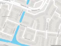 Ambulance met grote spoed naar de Aletta Jacobs-erf in Dordrecht