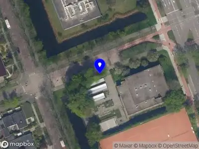 Ambulance met grote spoed naar de Willem de Zwijgerlaan in Vlaardingen