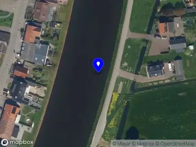 Ambulance met gepaste spoed naar de Grote Kanaaldijk in Meerkerk