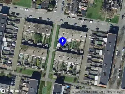 Ambulance met grote spoed naar de Rilland Bathstraat in Rotterdam
