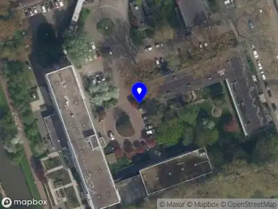 Ambulance met grote spoed naar de Hamakerstraat in Rotterdam