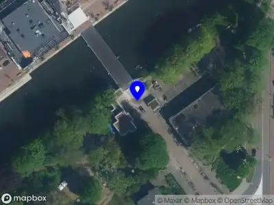 Ambulance met grote spoed naar de Tolhuisweg in Amsterdam