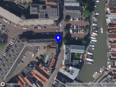 Ambulance met gepaste spoed naar de Wijnstraat in Dordrecht