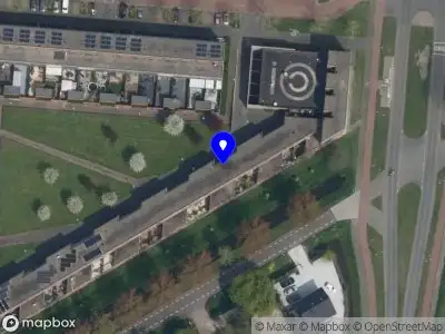 Ambulance met grote spoed naar de Marlow Mosshof in Rotterdam