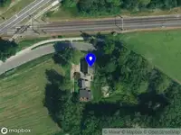 Politie naar de Spitdijk in Deventer vanwege personen te water