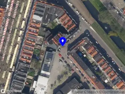 Ambulance met grote spoed naar de Walravenstraat in Rotterdam