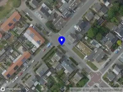 Ambulance met grote spoed naar de Graaf van Wassenbergstraat in Linne