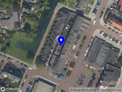 Ambulance met grote spoed naar de Raadhuisplein in Rozenburg