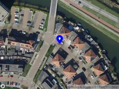 Ambulance met grote spoed naar de Doelwijck in Rhoon