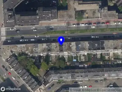 Ambulance met grote spoed naar de Strevelsweg in Rotterdam