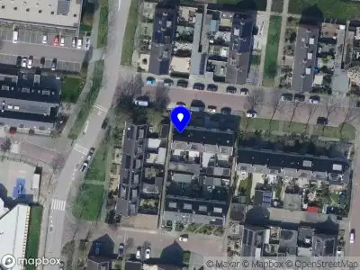 Ambulance met gepaste spoed naar de Lokkenstraat in 's-Gravendeel