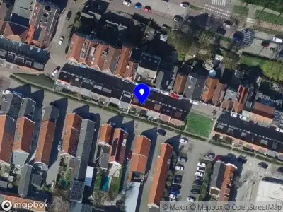 Ambulance met grote spoed naar de Oostdijk in Oud-Beijerland