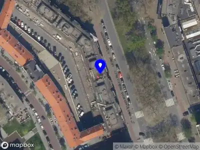 Ambulance met grote spoed naar de Mariniersweg in Rotterdam