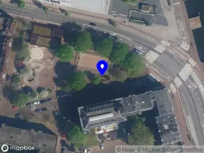 Brandweer met grote spoed naar de Barentszplein in Amsterdam