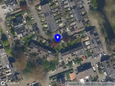 Ambulance met grote spoed naar de Lindendreef in Vlaardingen